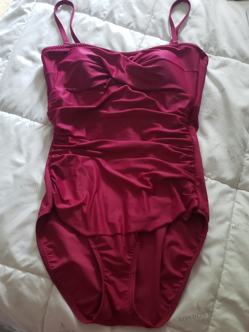Croft & Barrow Women’s Ruched One-Piece Swimsuit — Cranberry Size 10